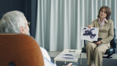 How to Maintain a Strong Relationship with a Parent in Memory Care